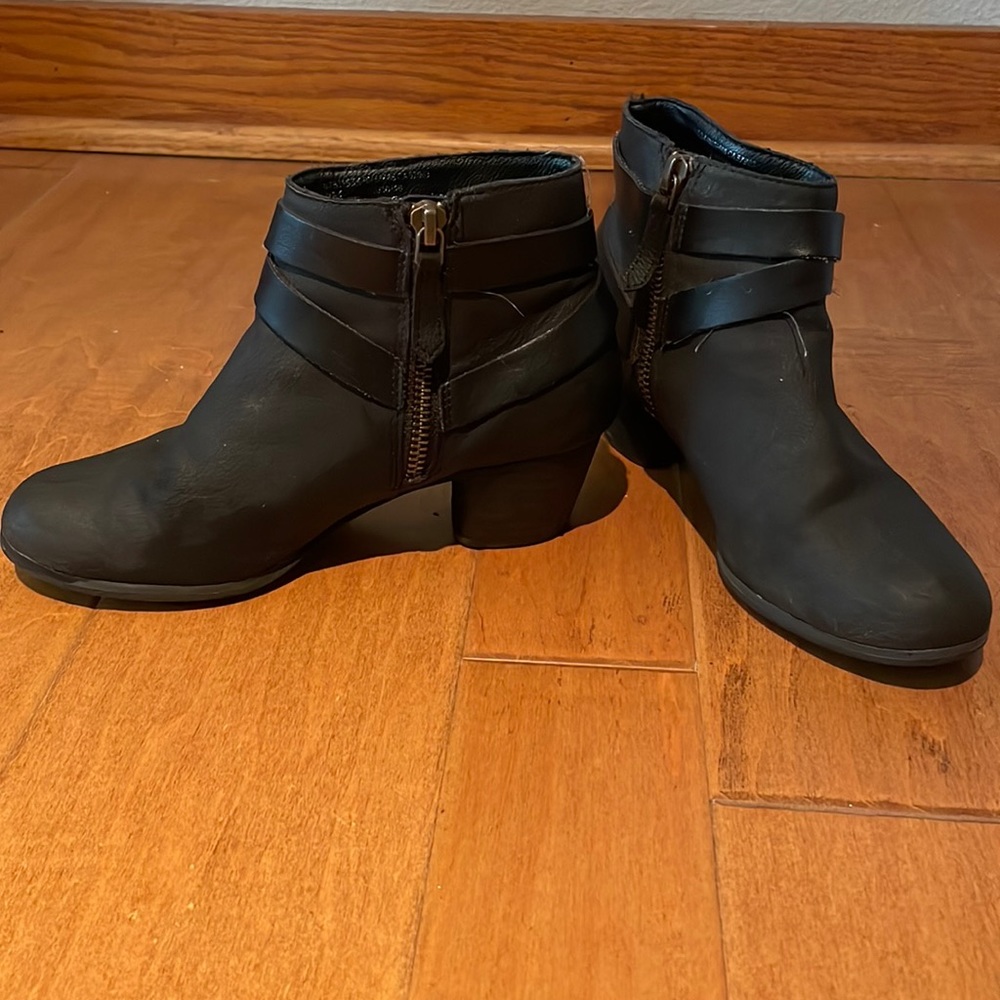 Kids black side zip booties